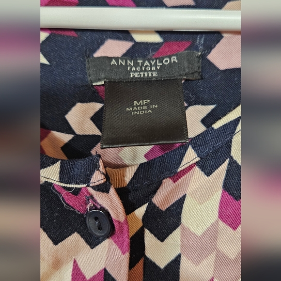 Ann Taylor Factory Dress Medium Pink Blue Geometric 3/4 Sleeve Shift Knee - Picture 2 of 5
